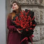 Ягодный поцелуй: зимний букет из илекса в Санкт-Петербурге - Фотография 8