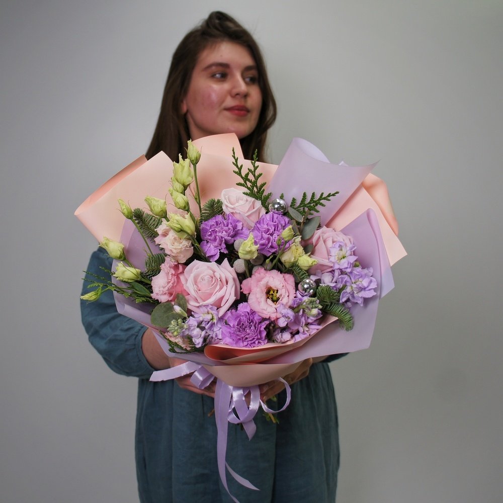 Игра в бисер: розовые розы, лунные гвоздики, блестящие шарики и другие цветы