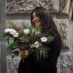 Снежный вальс: еловые и сосновые ветви, соцветия хлопка, пёрышки, суккулент, лён, шишки в керамическом кашпо. Доставка в Санкт-Петербурге - Фотография 5 Снежный вальс: еловые и сосновые ветви, соцветия хлопка, пёрышки, суккулент, лён, шишки в керамическом кашпо. Доставка в Санкт-Петербурге - Фотография 5