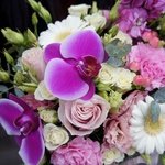 Цинния: розовые орхидеи, лизиантусы, маттиола, розы - Фотография 2