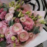 Французский пируэт: розовые ранункулюсы и лизиантус в Санкт-Петербурге - Фотография 4