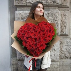 Букет Сердце из 35 красных роз