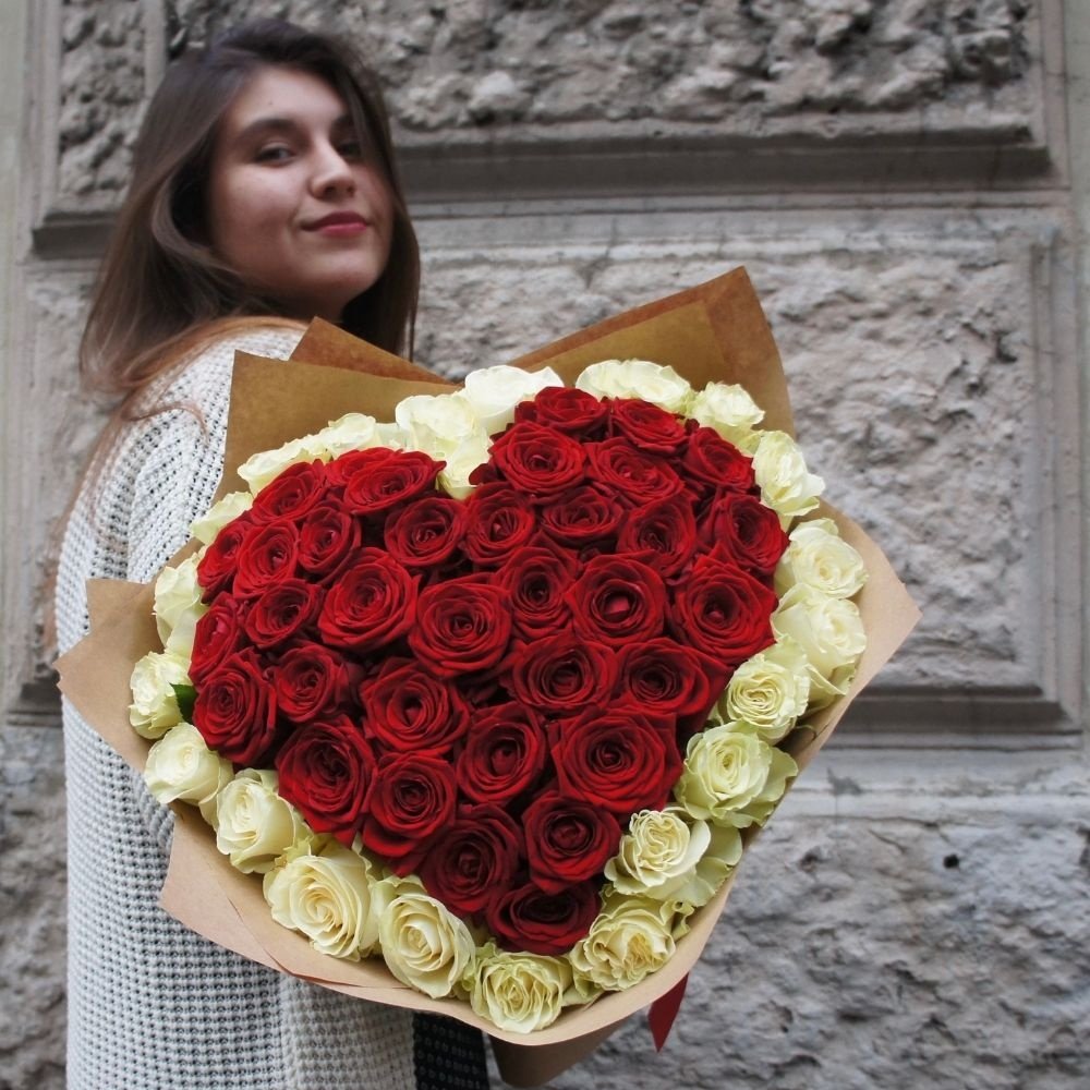 Сердце и букет цветы для офиса купить в екатеринбурге