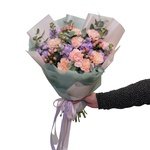 Букет «В лиловом саду»: маттиола, гвоздики, гиперикум, эвкалипт. Доставка цветов в Санкт-Петербурге - Фотография 4