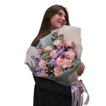 Букет «В лиловом саду»: маттиола, гвоздики, гиперикум, эвкалипт. Доставка цветов в Санкт-Петербурге - Фотография 6