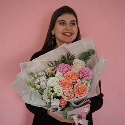 Букет Пион-букет: нежный букет цветов за 8490