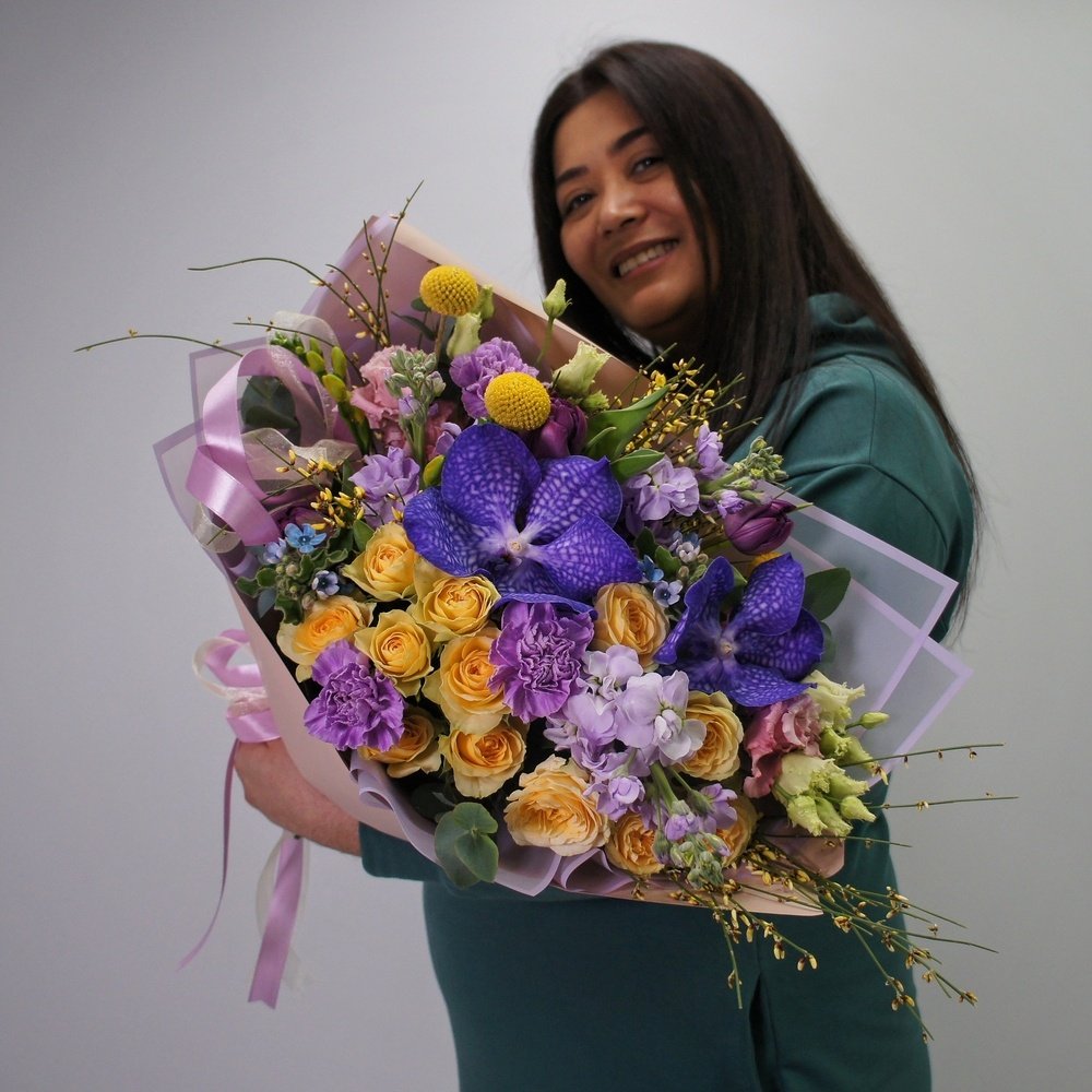 Цветочный улёт: яркий букет цветов за 5850 в Санкт-Петербурге. Доставка круглосуточно