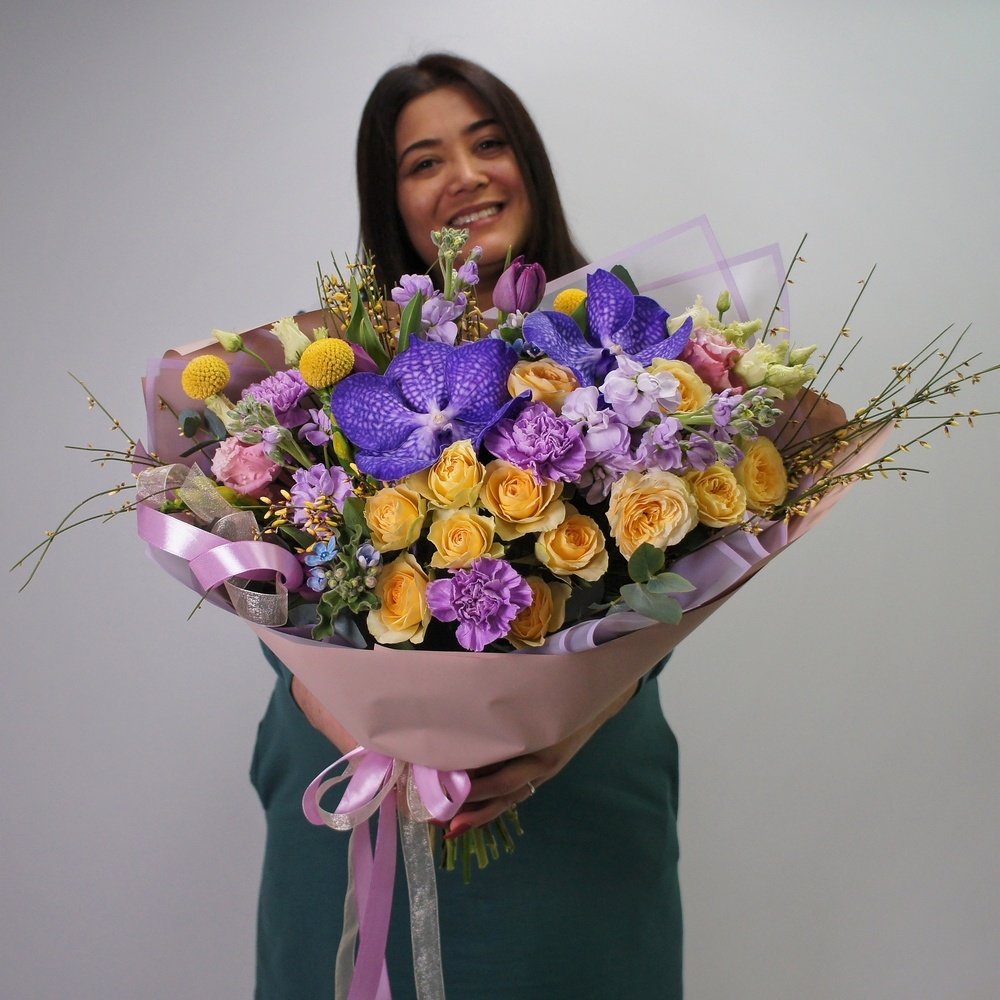 Цветочный улёт: яркий букет цветов за 15890