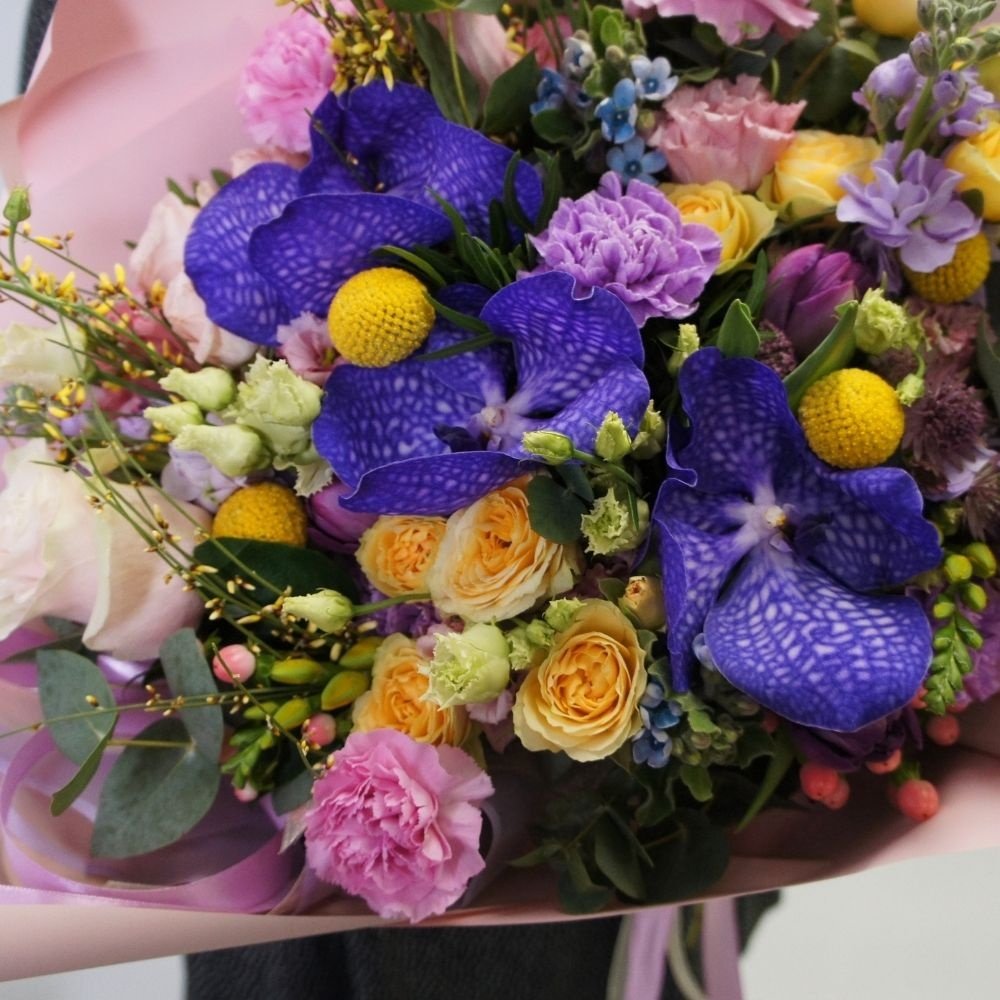 Цветочный улёт: яркий букет цветов за 25590