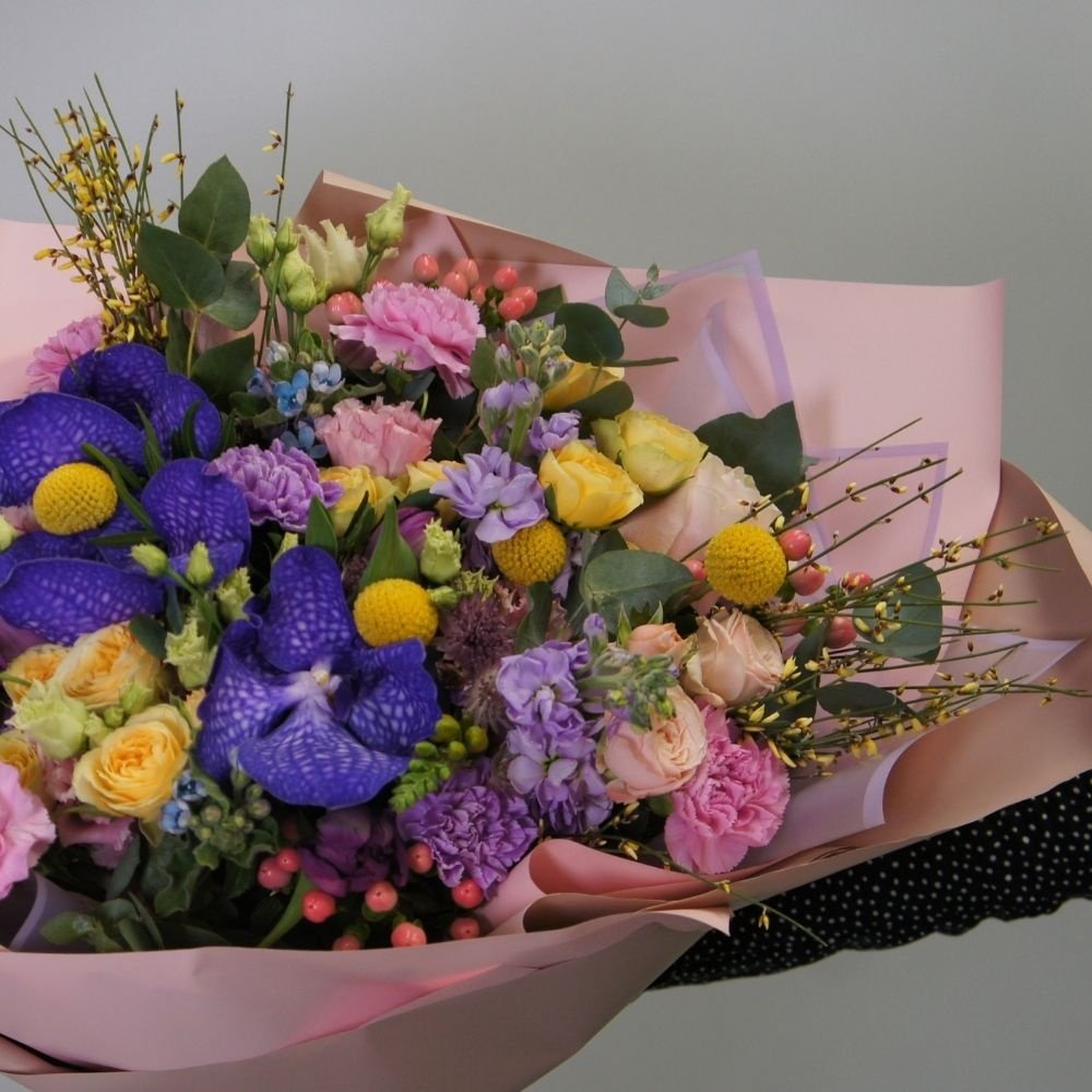 Цветочный улёт: яркий букет цветов за 25590