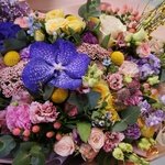 Цветочный улёт: яркий букет цветов за 14990. Огромный букет от ведущего флориста с доставкой в Санкт-Петербурге - Фотография 4