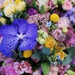 Цветочный улёт: яркий букет цветов за 14990. Огромный букет от ведущего флориста с доставкой в Санкт-Петербурге - Фотография 6