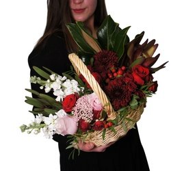 Букет «Баскета: корзина с цветами за 9990» Букет «Баскета: корзина с цветами за 9990»