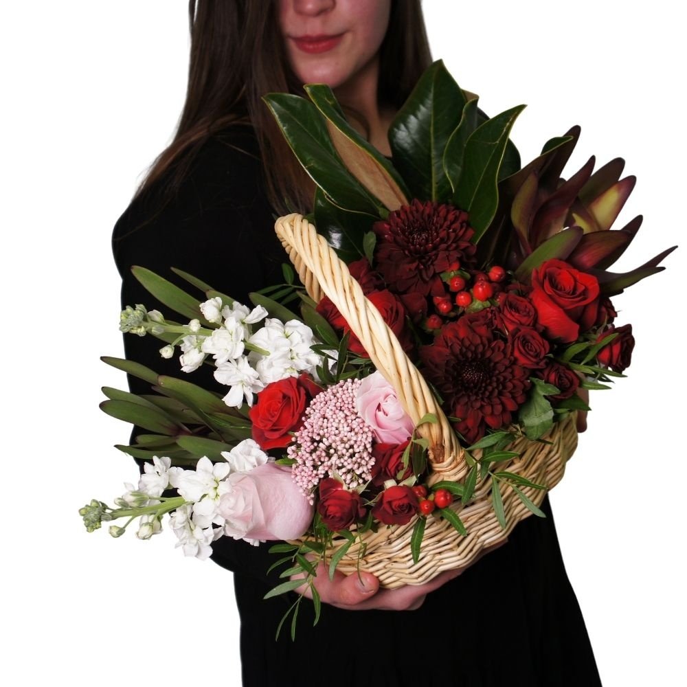 Баскета: корзина с цветами за 4590 в Санкт-Петербурге