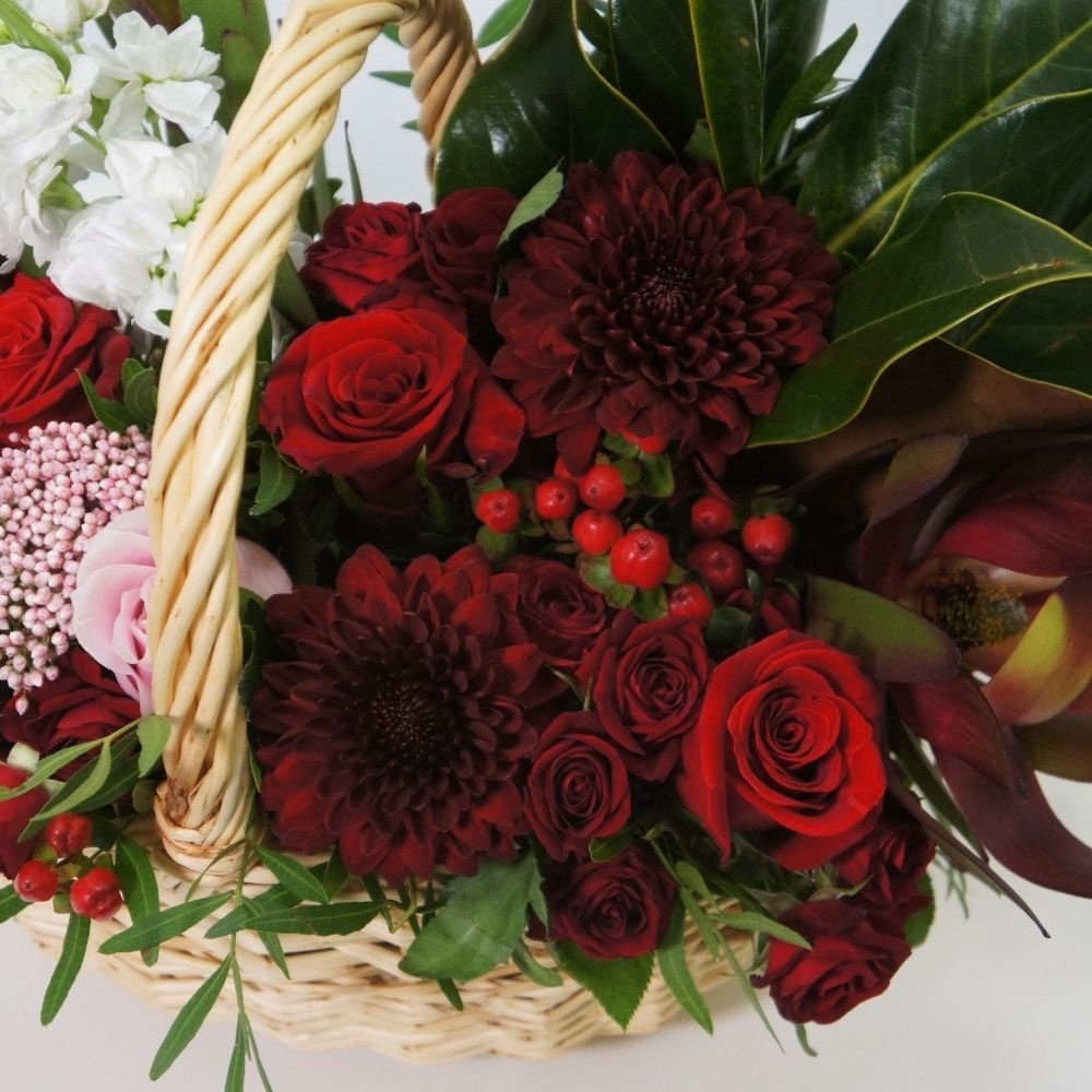 Баскета: корзина с цветами за 9990