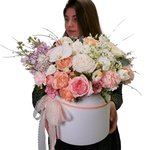 Боска: цветы в шляпной коробке за 11990. Доставка в Санкт-Петербурге круглосуточно - Фотография 1