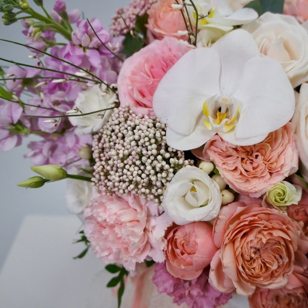 Боска: цветы в шляпной коробке за 24590