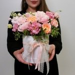 Боска: цветы в шляпной коробке за 4590. Доставка цветов в Санкт-Петербурге круглосуточно - Фотография 3