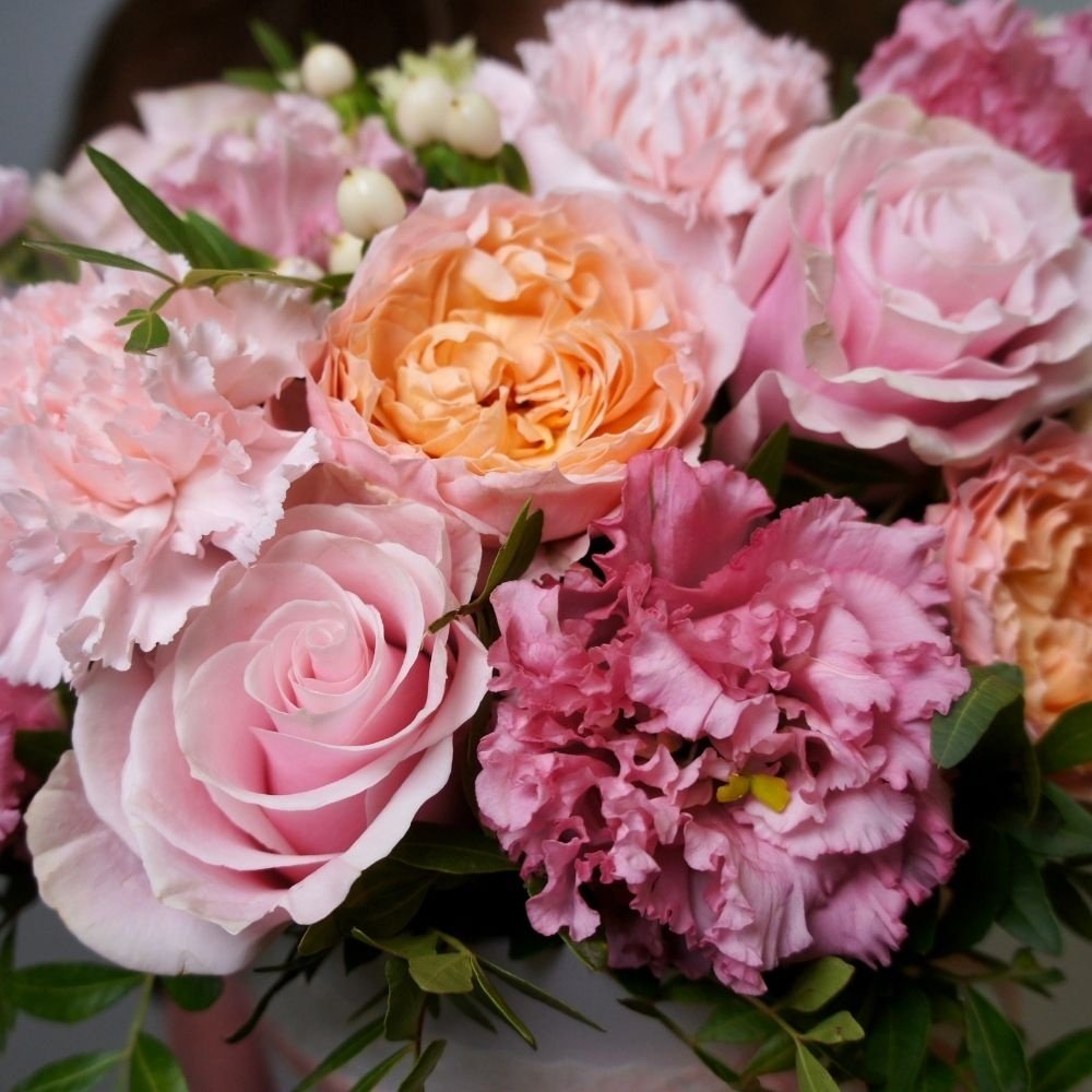 Боска: цветы в шляпной коробке за 10990