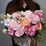 Боска: цветы в шляпной коробке за 4590. Доставка цветов в Санкт-Петербурге круглосуточно - Фотография 7