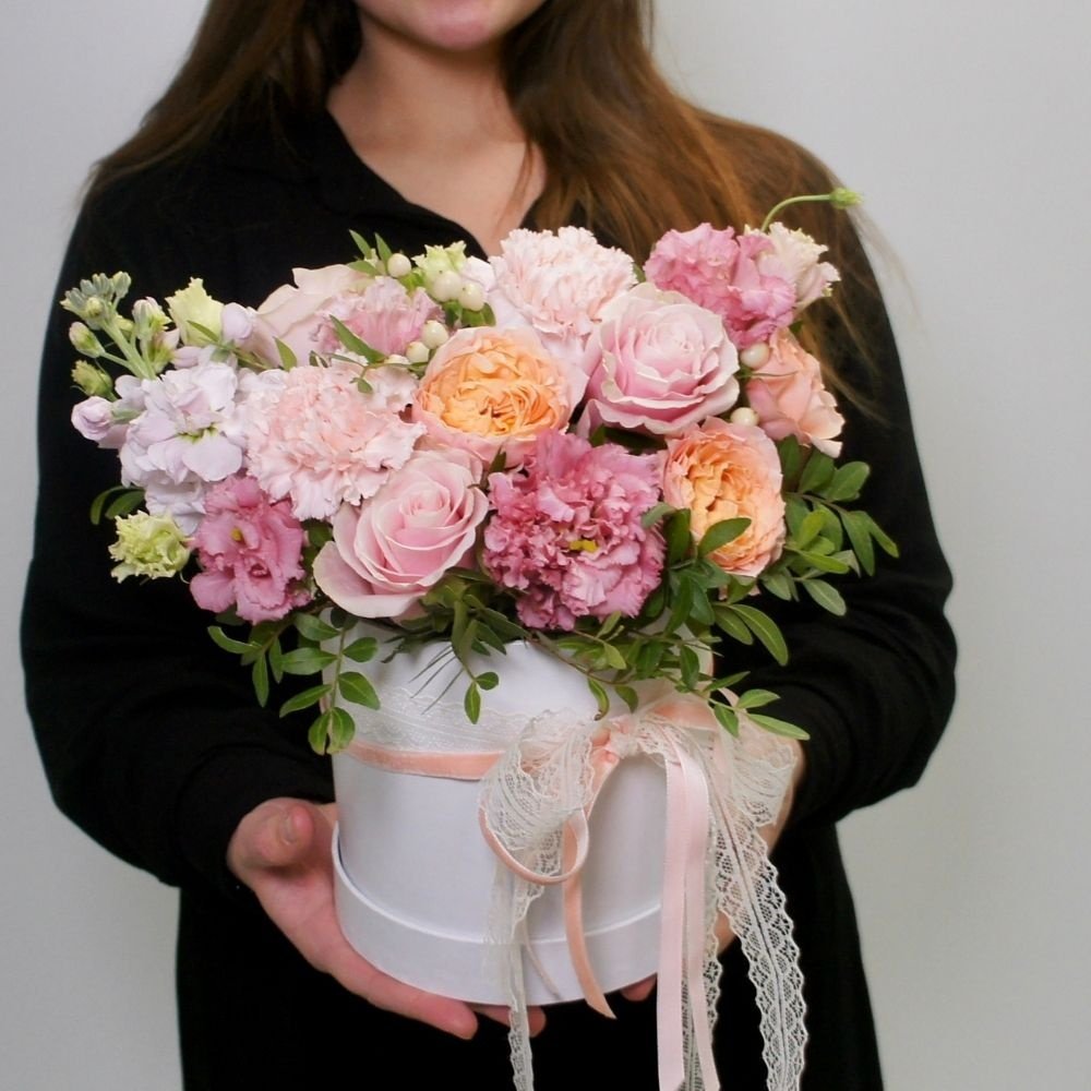 Боска: цветы в шляпной коробке за 10990