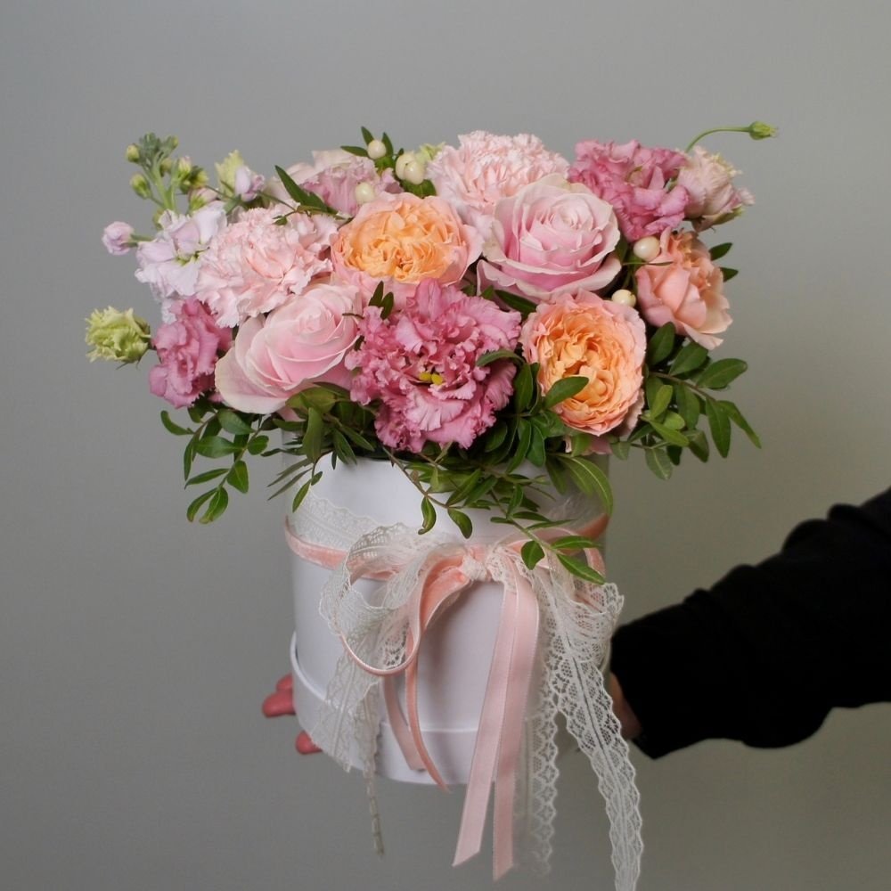 Боска: цветы в шляпной коробке за 10990