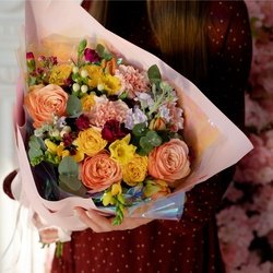Очепятка: букет цветов со свободным составом + аквабокс и коробка-переноска Очепятка: букет цветов со свободным составом + аквабокс и коробка-переноска