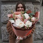 Вайда: дуобукет из маттиолы и пионовидной розы сорта «Вайт О`Хара» в Санкт-Петербурге - Фотография 1