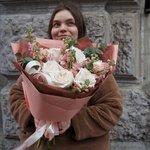 Вайда: дуобукет из маттиолы и пионовидной розы сорта «Вайт О`Хара» в Санкт-Петербурге - Фотография 5