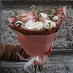 Вайда: дуобукет из маттиолы и пионовидной розы сорта «Вайт О`Хара» в Санкт-Петербурге - Фотография 10