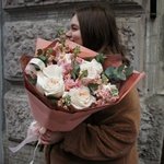 Вайда: дуобукет из маттиолы и пионовидной розы сорта «Вайт О`Хара» в Санкт-Петербурге - Фотография 12