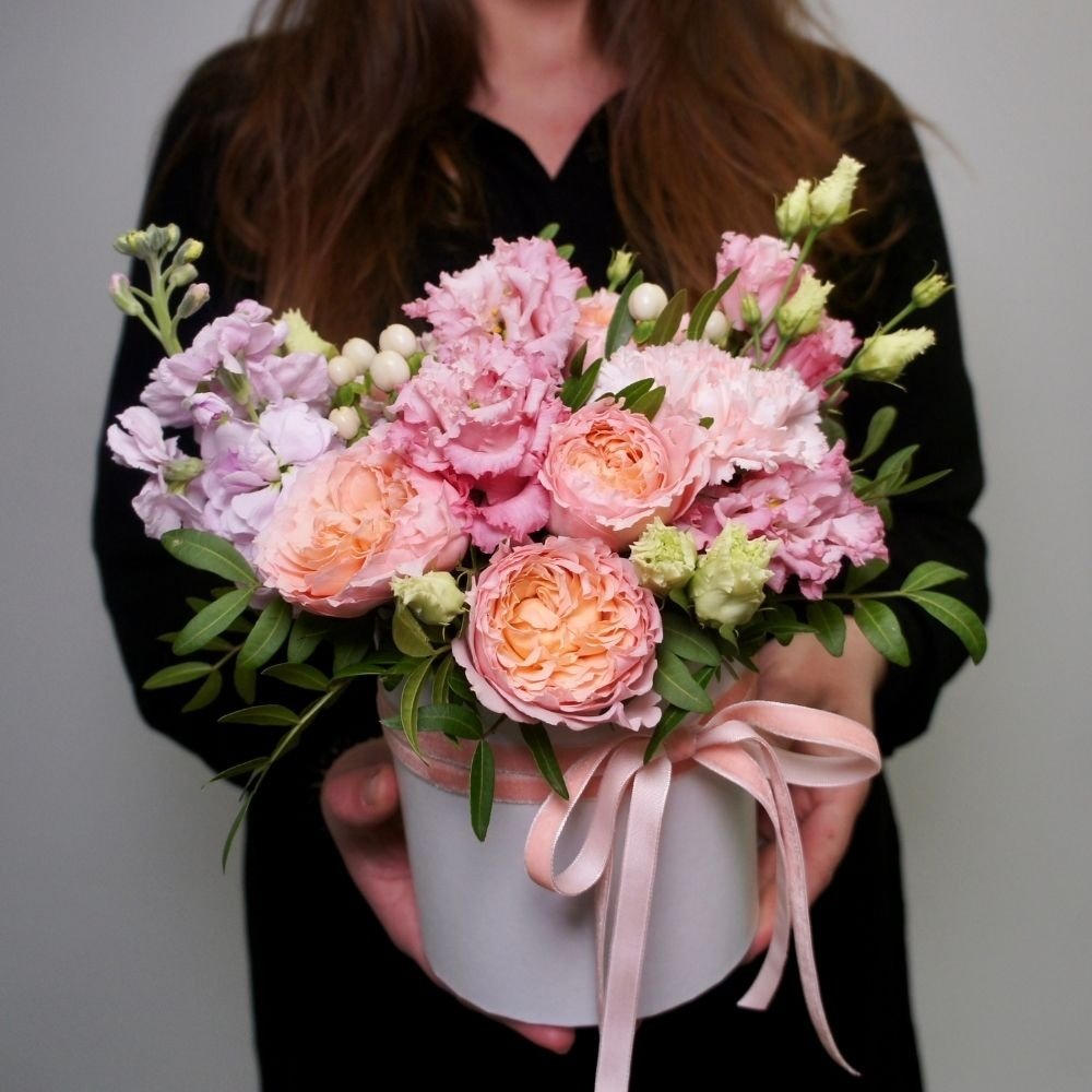 Боска: цветы в шляпной коробке за 6990