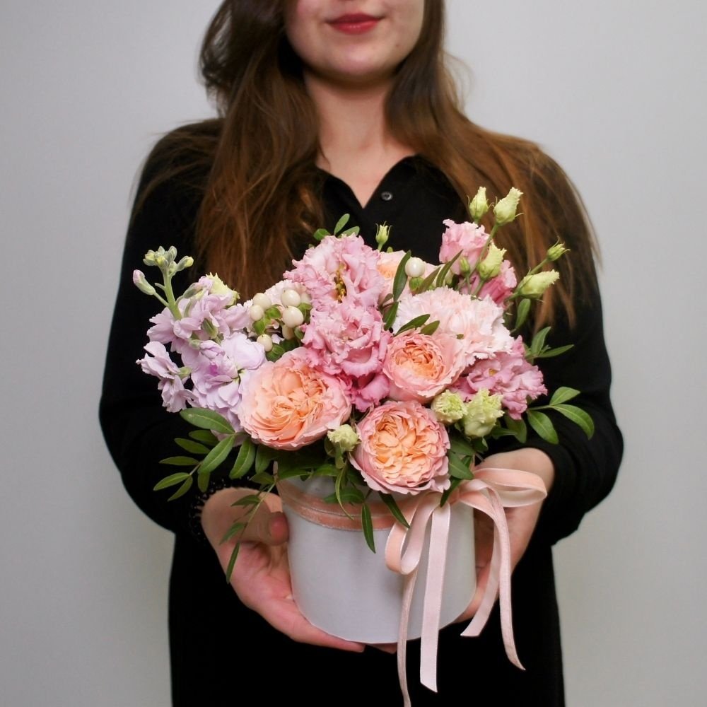 Боска: цветы в шляпной коробке за 6990