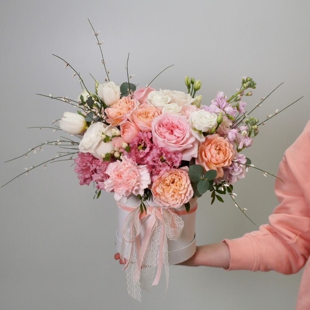 Боска: цветы в шляпной коробке за 15990