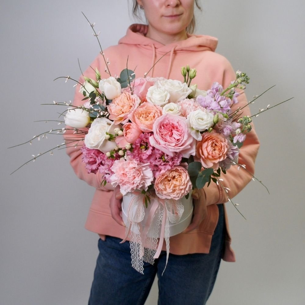 Боска: цветы в шляпной коробке за 6350 в Санкт-Петербурге