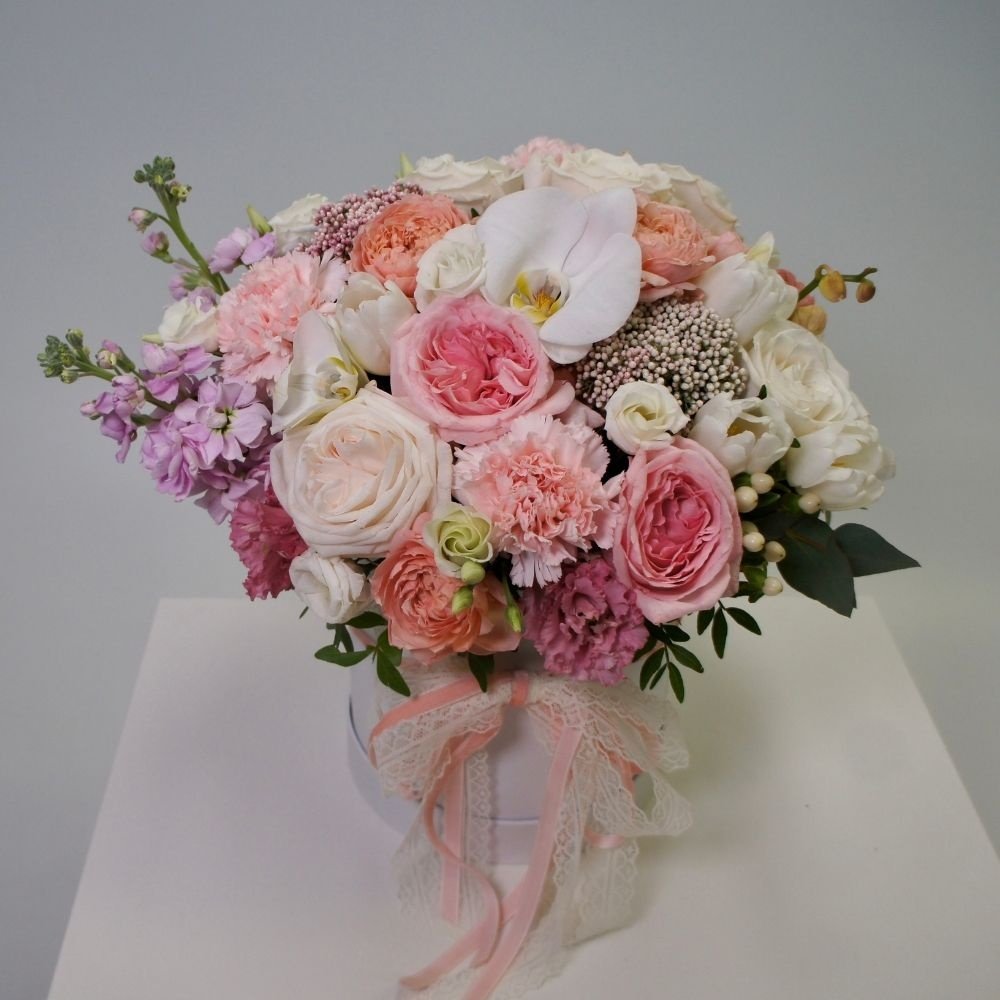 Боска: цветы в шляпной коробке за 36990