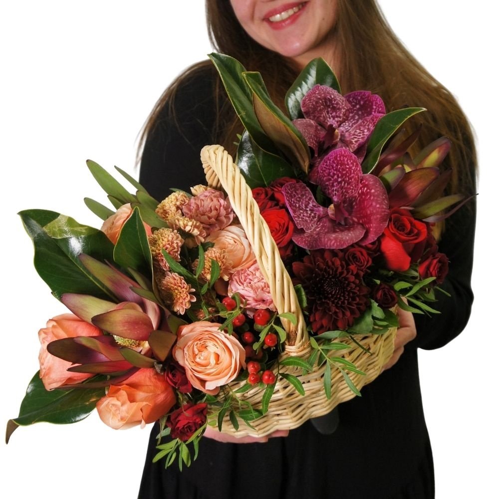 Баскета: корзина с цветами за 6350 в Санкт-Петербурге