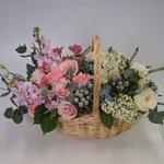 Баскета: корзина с пионовидными розами и другими цветами за 11999 в Санкт-Петербурге - Фотография 3