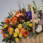 Баскета: корзина с цветами за 17990. Доставка в Санкт-Петербурге - Фотография 2