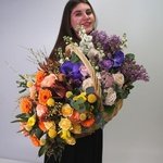 Баскета: корзина с цветами за 17990. Доставка в Санкт-Петербурге - Фотография 1