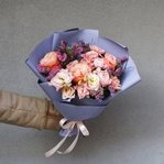 От заката до рассвета: пионовидные розы, лизиантус, статица и эвкалипт в Санкт-Петербурге - Фотография 4