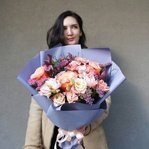 От заката до рассвета: пионовидные розы, лизиантус, статица и эвкалипт в Санкт-Петербурге - Фотография 5