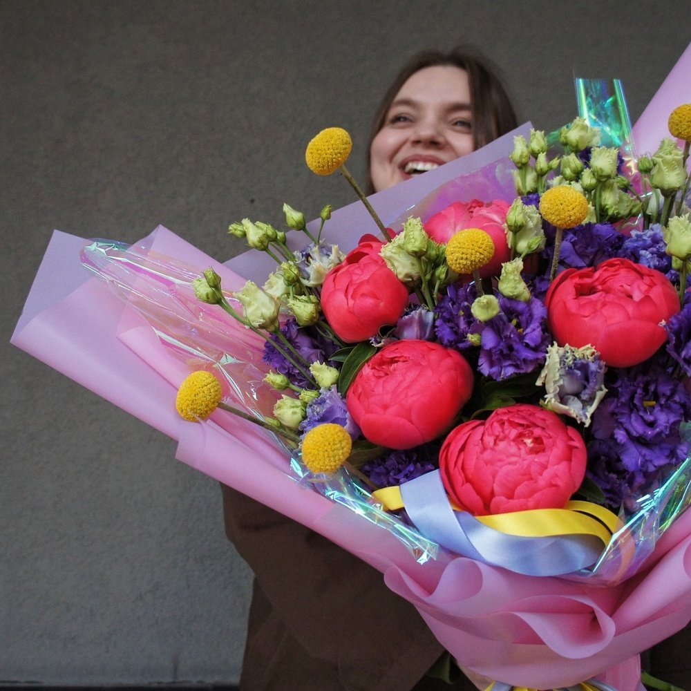 Я, ты, ночь, луна: коралловые пионы, космическая краспедия, загадочная эустома