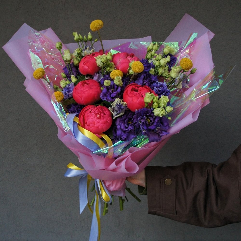 Я, ты, ночь, луна: коралловые пионы, космическая краспедия, загадочная эустома