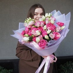 Этим летом: дуо-букет пионовидных роз и кружевной эустомы Этим летом: дуо-букет пионовидных роз и кружевной эустомы