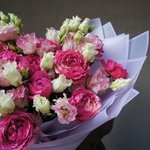 Этим летом: дуо-букет пионовидных роз и кружевной эустомы в Санкт-Петербурге - Фотография 3