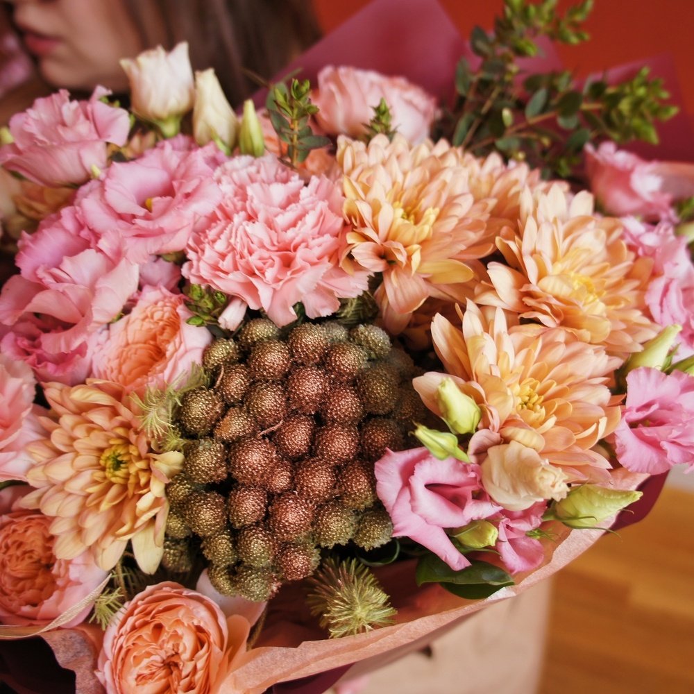Букет для директора школы в персиковых оттенках