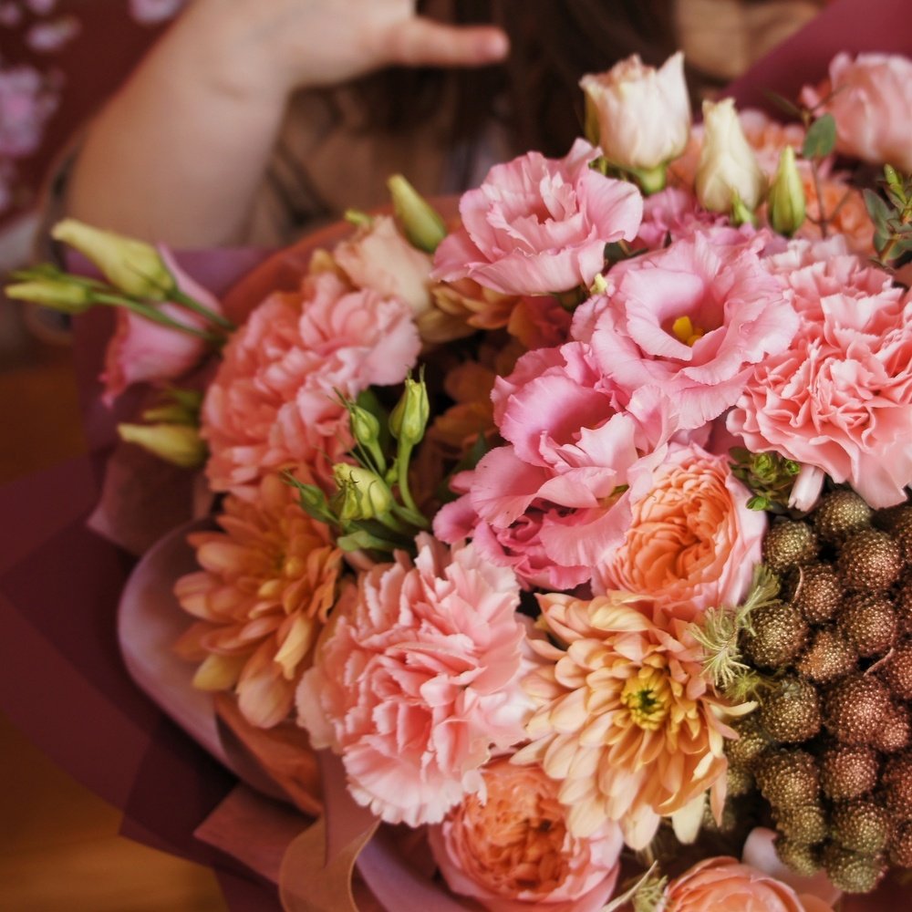 Букет для директора школы в персиковых оттенках