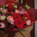 Этиметей: пионовидные розы, альстромерия и бронзовые ветви эвкалипта в Санкт-Петербурге - Фотография 6