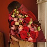 Этиметей: пионовидные розы, альстромерия и бронзовые ветви эвкалипта в Санкт-Петербурге - Фотография 7